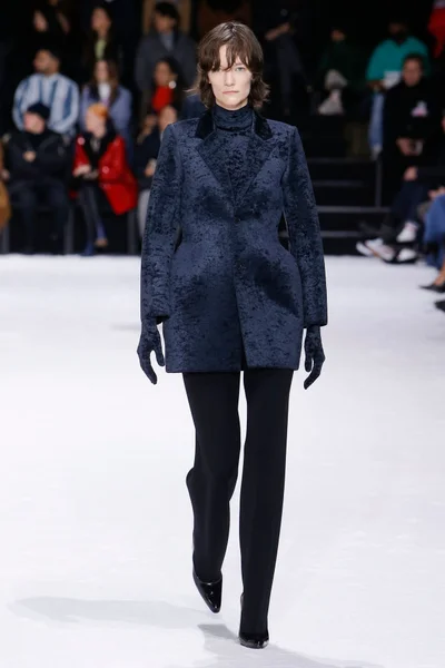 Look 12
